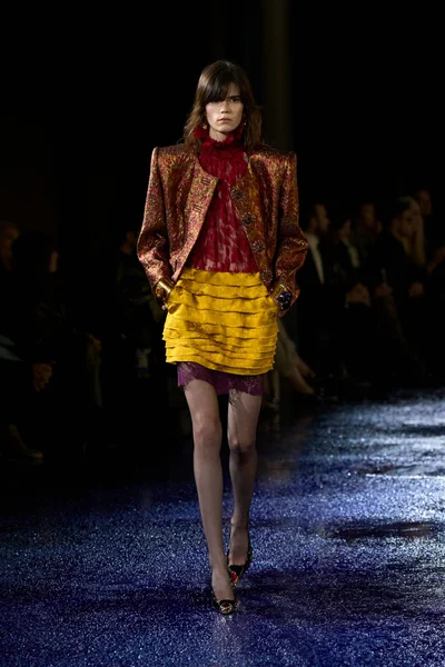 Look 48